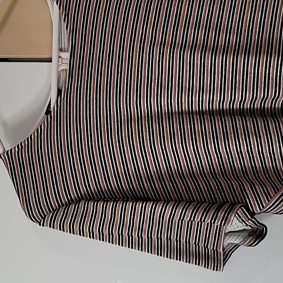 Woman's Talbots 1X Short Sleeve Top, Zipper in Back, Preloved Tan Black pinstrip - Picture 5 of 13